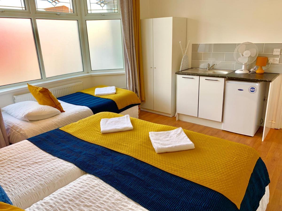 Spacious 2 Bedrooms 2 Baths With Garden And Parking Apartamento