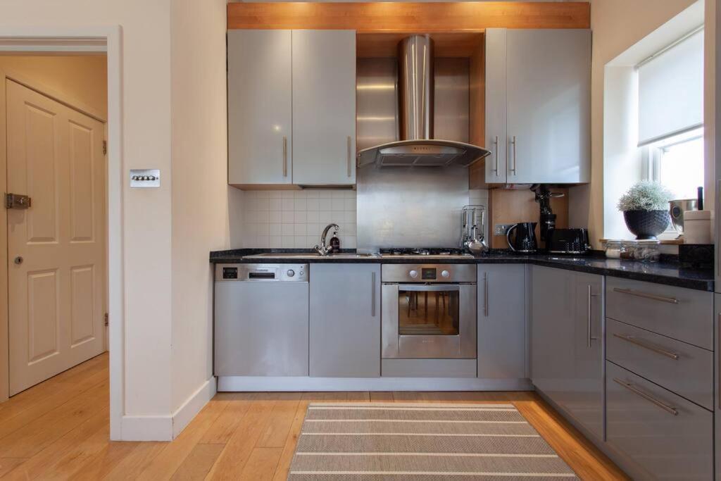 Cg1 - 2 Bedroom Apt, Kensington Garden Square View Appartement Londen