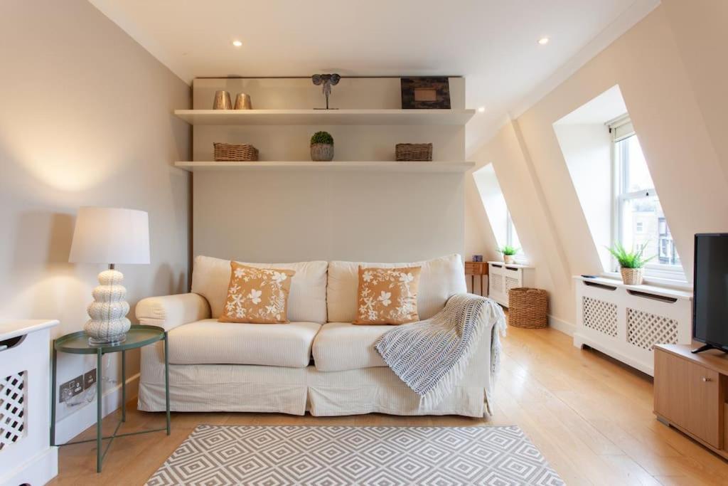 Appartement Cg1 - 2 Bedroom Apt, Kensington Garden Square View *