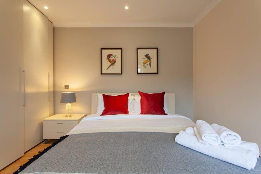 Appartement Cg1 - 2 Bedroom Apt, Kensington Garden Square View
