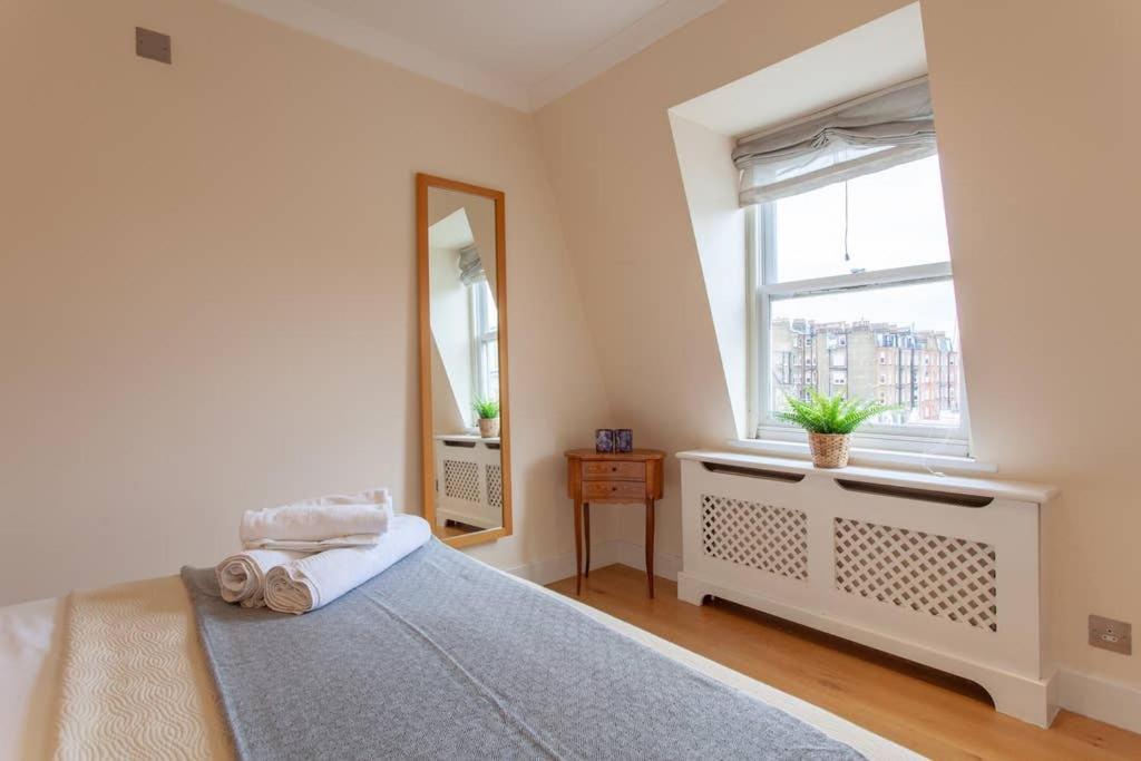 Cg1 - 2 Bedroom Apt, Kensington Garden Square View Londen