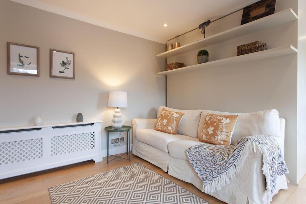 Appartement Cg1 - 2 Bedroom Apt, Kensington Garden Square View Londen