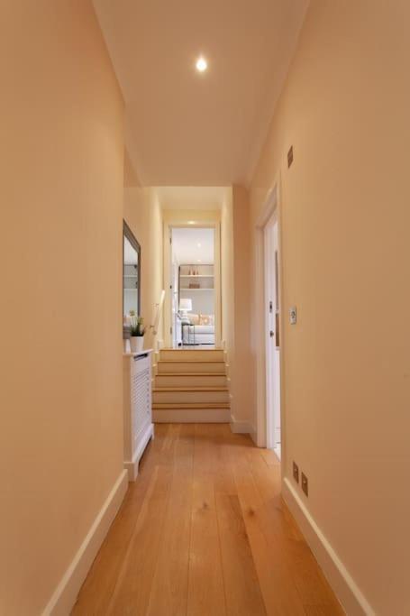 Cg1 - 2 Bedroom Apt, Kensington Garden Square View * Londen