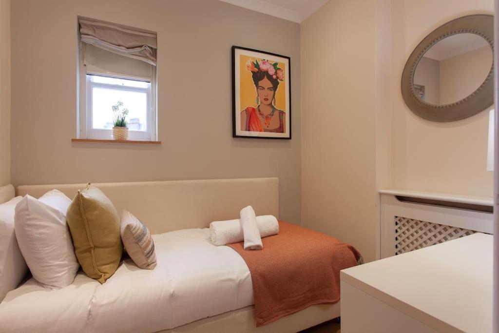 Cg1 - 2 Bedroom Apt, Kensington Garden Square View * Londen