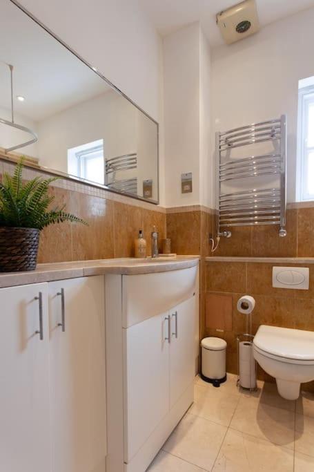 Cg1 - 2 Bedroom Apt, Kensington Garden Square View Appartement