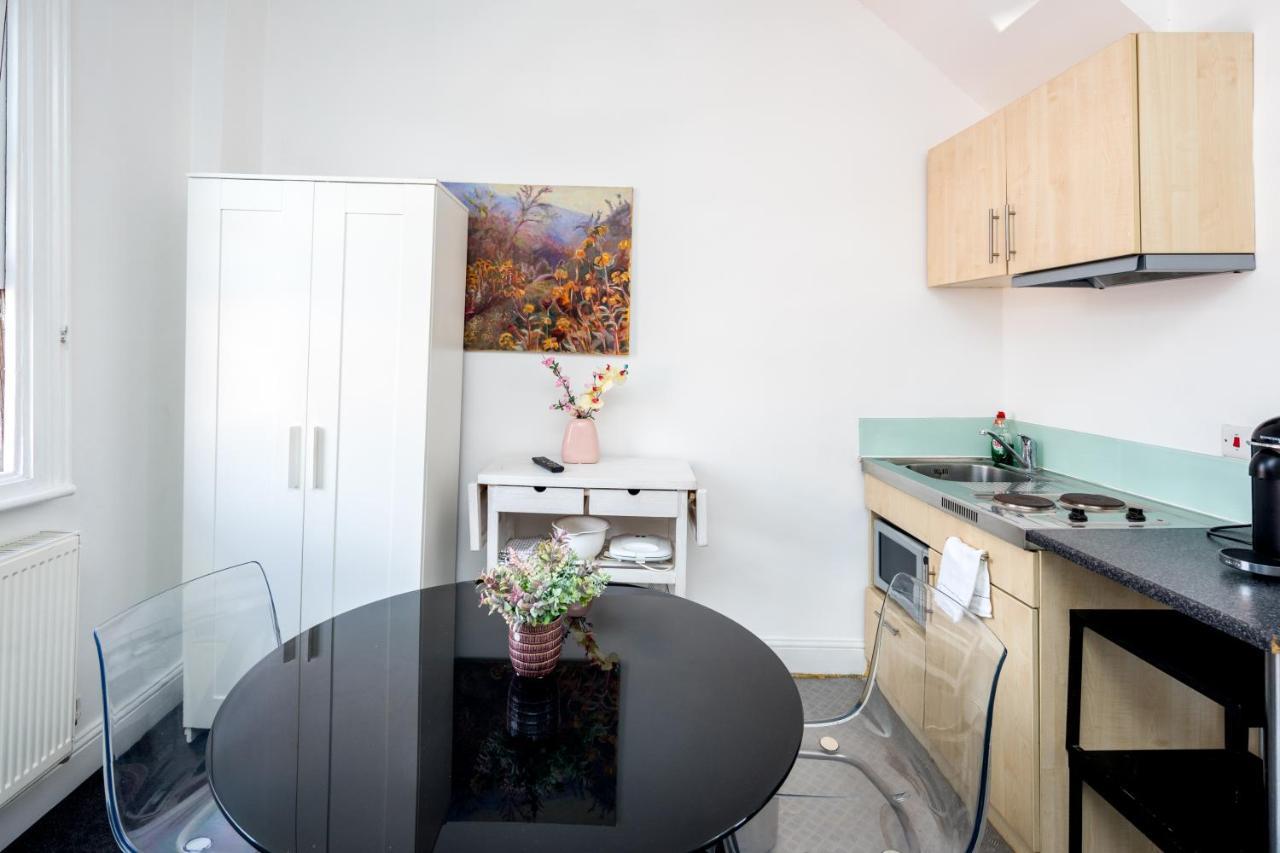 Apartamento Cosy 1-bed Flat On King's Road In Chelsea, West Londres