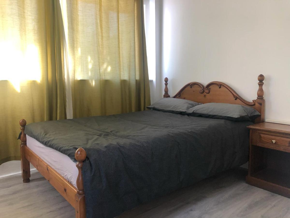 Double With Private Bathroom In A 2-bedrooms House Quarto em Acomodações Particulares