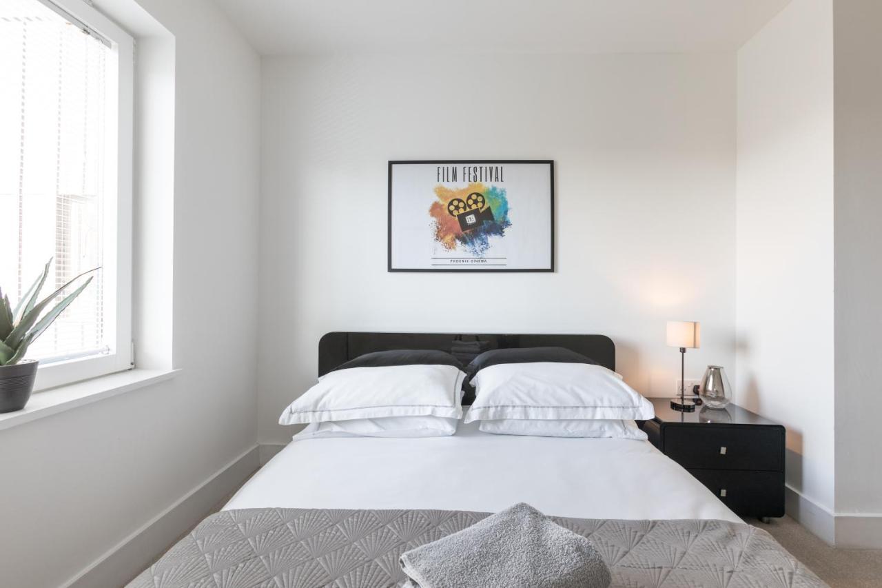 Luxury 2-bed Flat Parking And Close To The Tube Apartamento