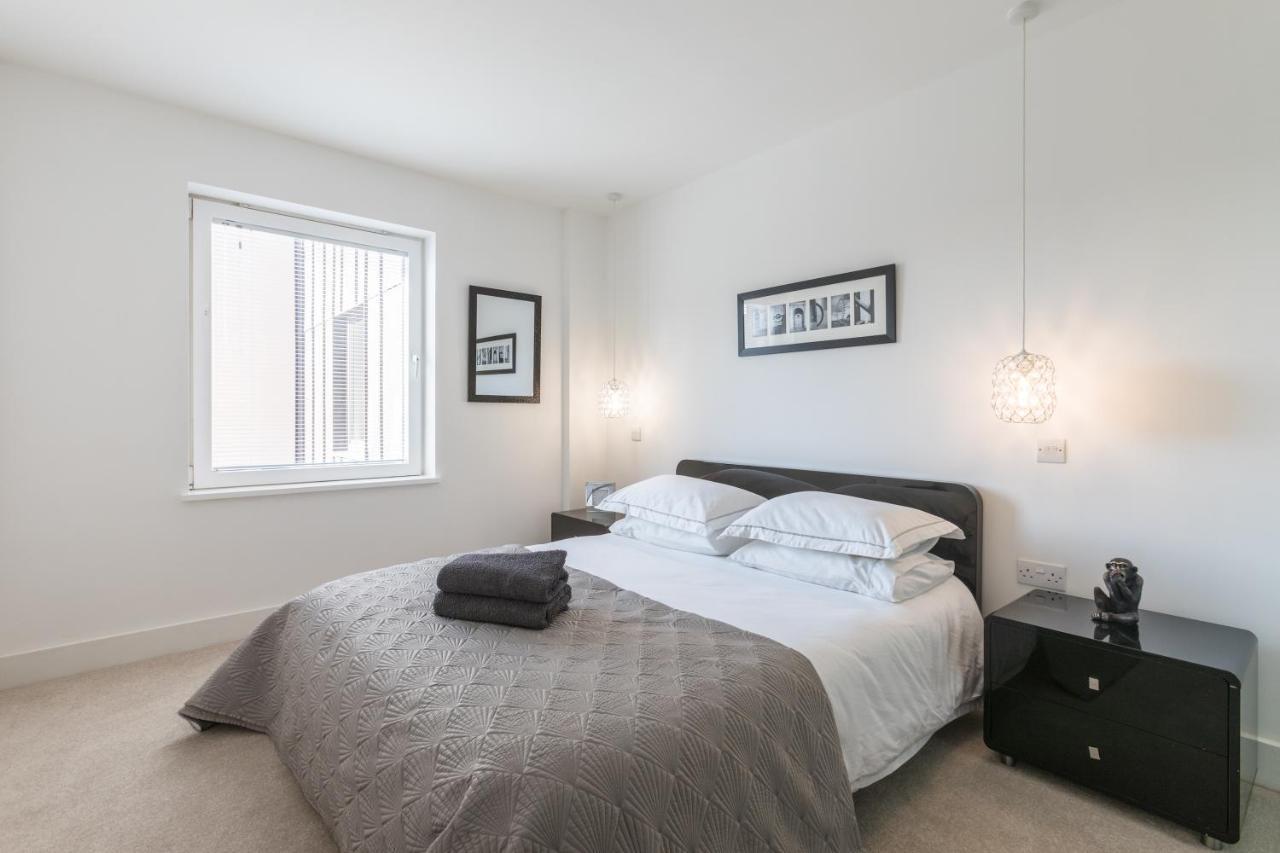 Luxury 2-bed Flat Parking And Close To The Tube Apartamento
