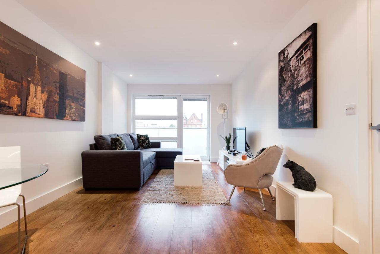 Luxury 2-bed Flat Parking And Close To The Tube Appartement