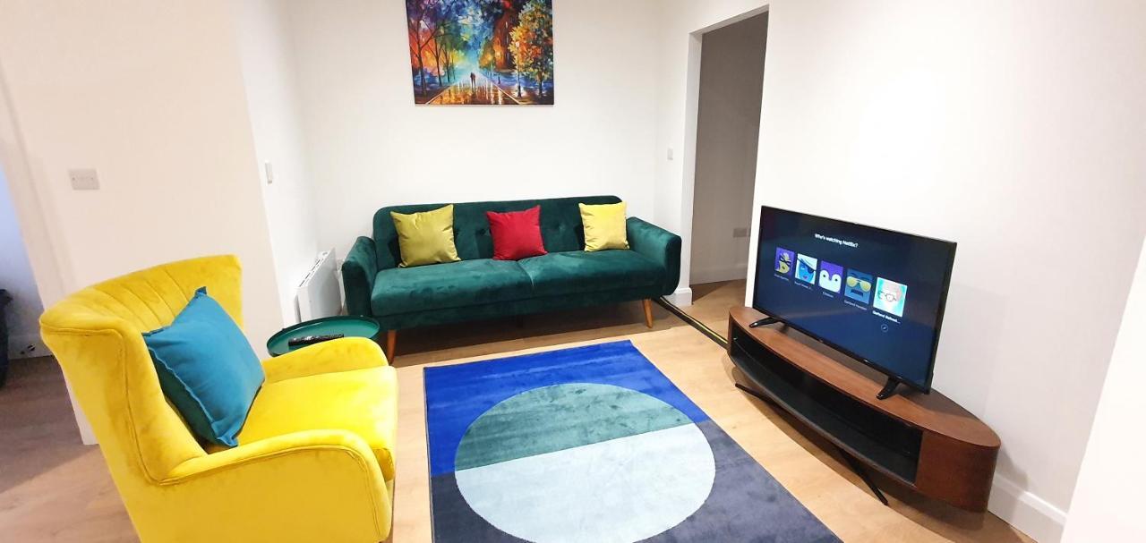 Garland Stylish 2 In Greater Apartment London