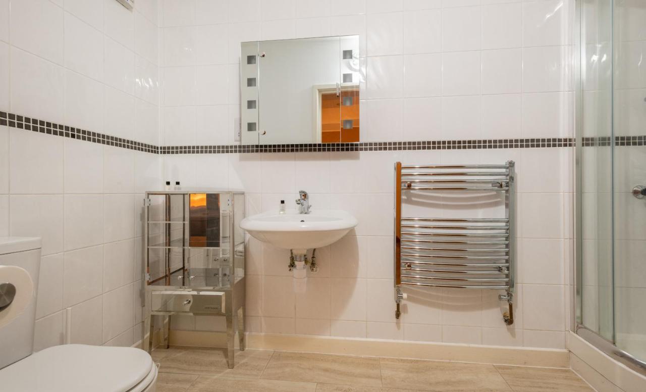 The Southwick Sanctuary - Large 6bdr With Terrace Apartamento *