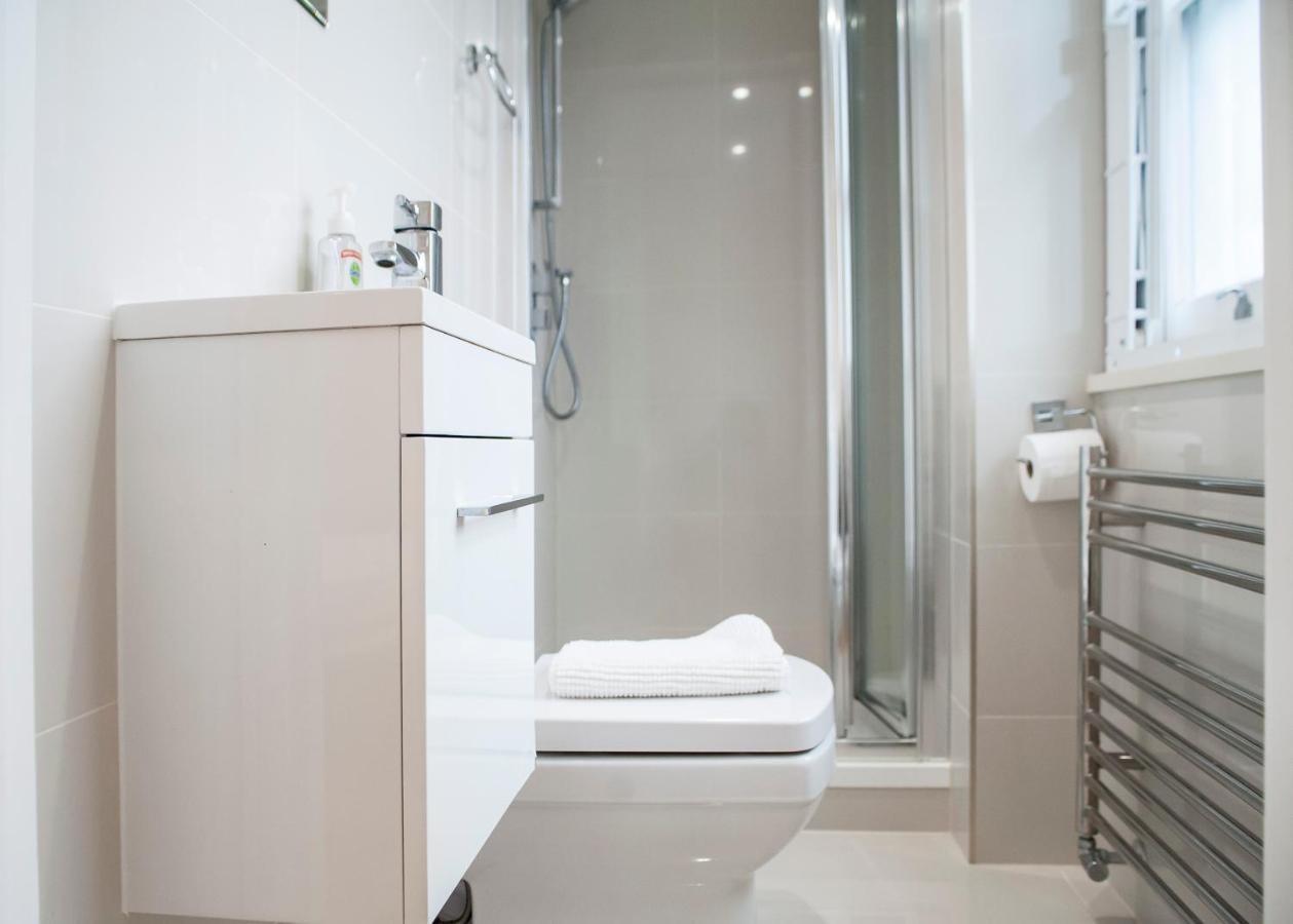 Unique 2bed/2bath - Top Floor - Private Balcony Londres