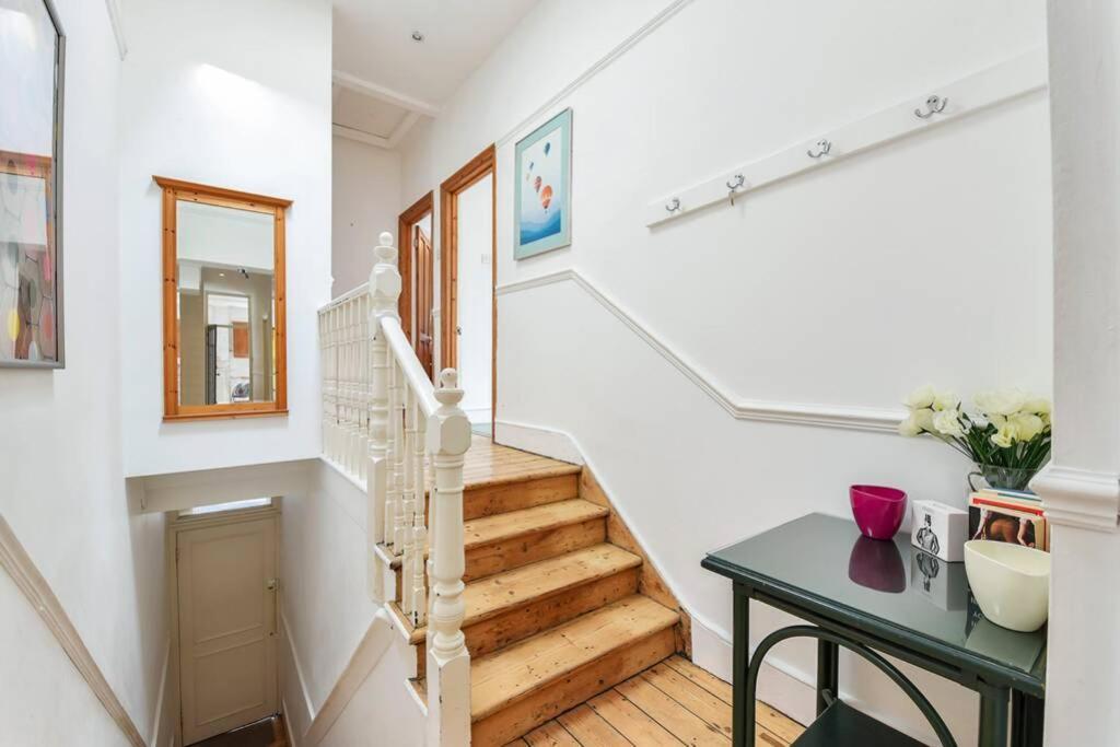 Groves 4 Bedroom, Shepherds Bush * Londres