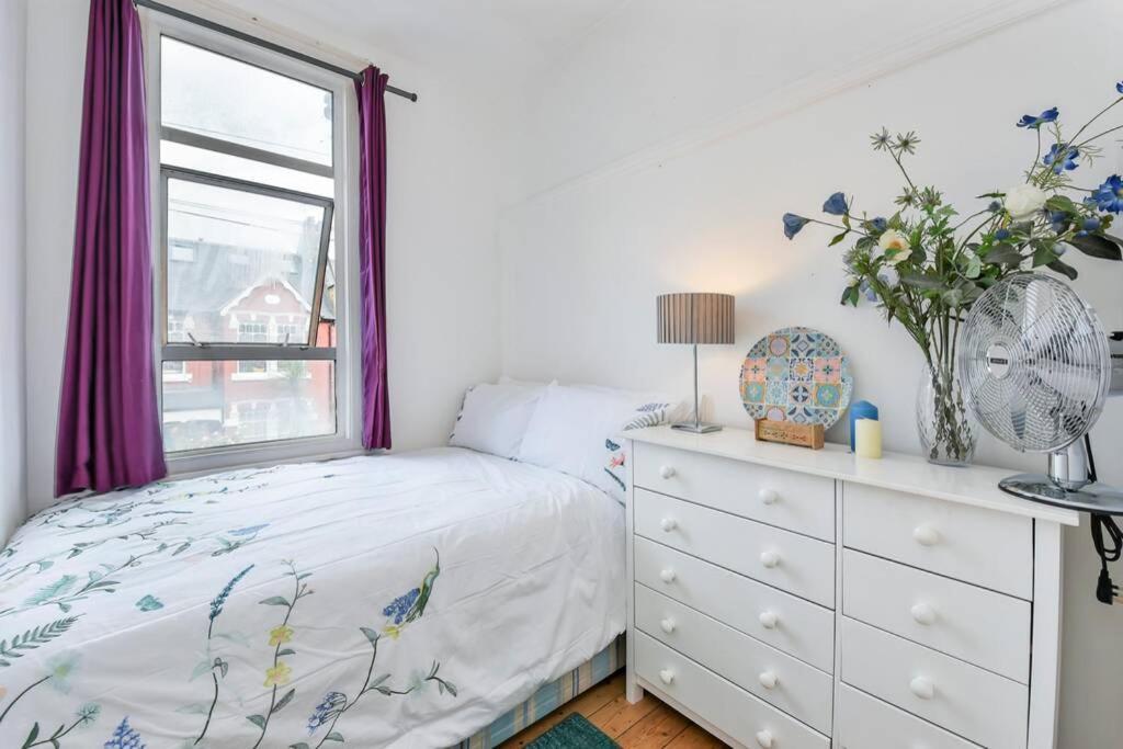 Groves 4 Bedroom, Shepherds Bush Londres