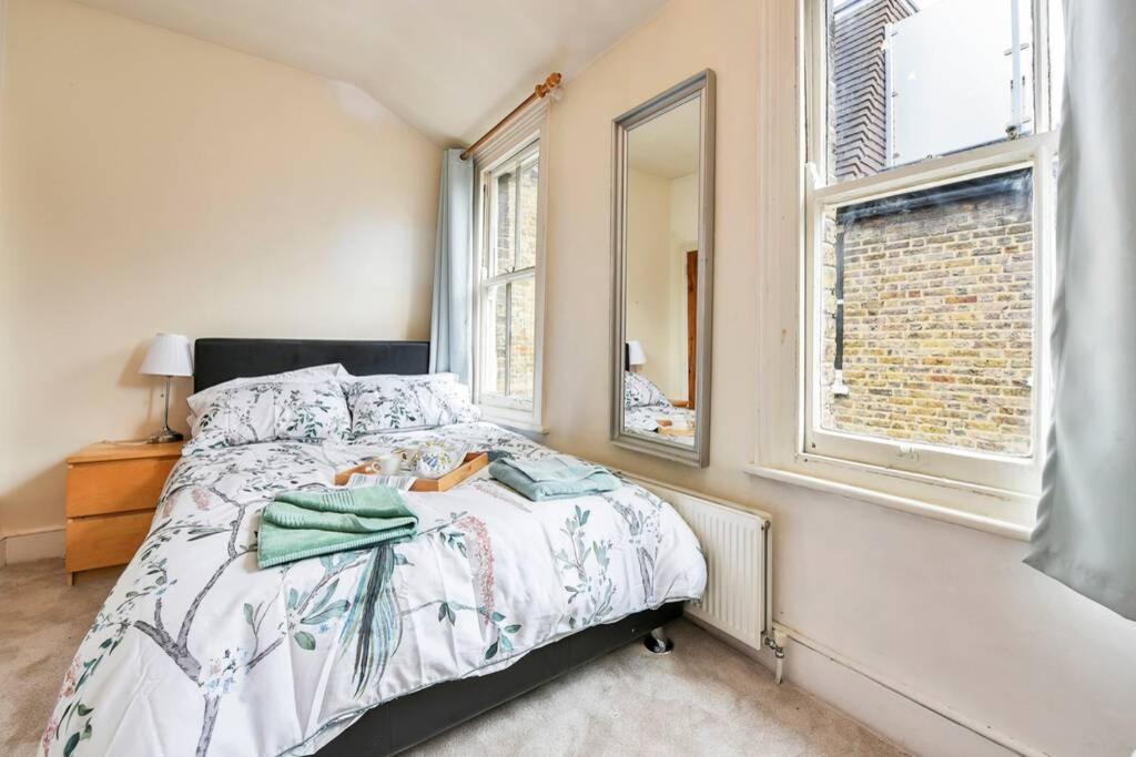 Groves 4 Bedroom, Shepherds Bush Appartement