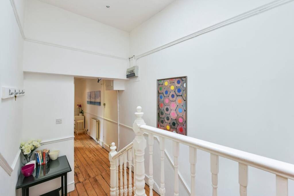 Groves 4 Bedroom, Shepherds Bush Londres