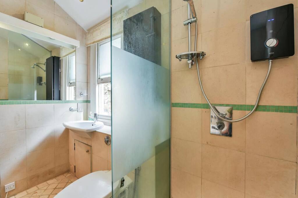 Appartement Groves 4 Bedroom, Shepherds Bush Londres