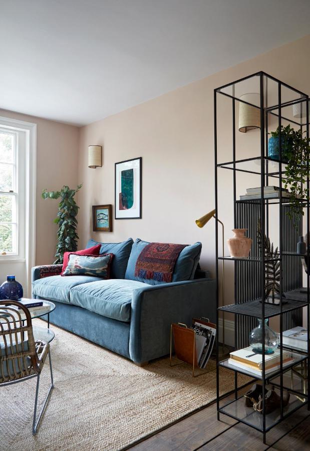 Luxurious 1 Bedroom - Minutes From Angel Tube St. Apartment *