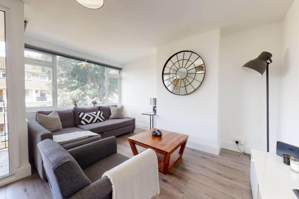 Amazing 3 Bedroom Flat - 4mins To Tube Station Appartement *