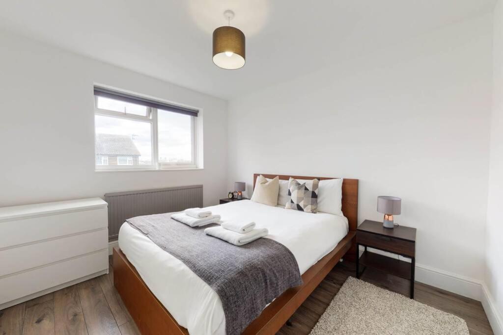Appartement Amazing 3 Bedroom Flat - 4mins To Tube Station Londen