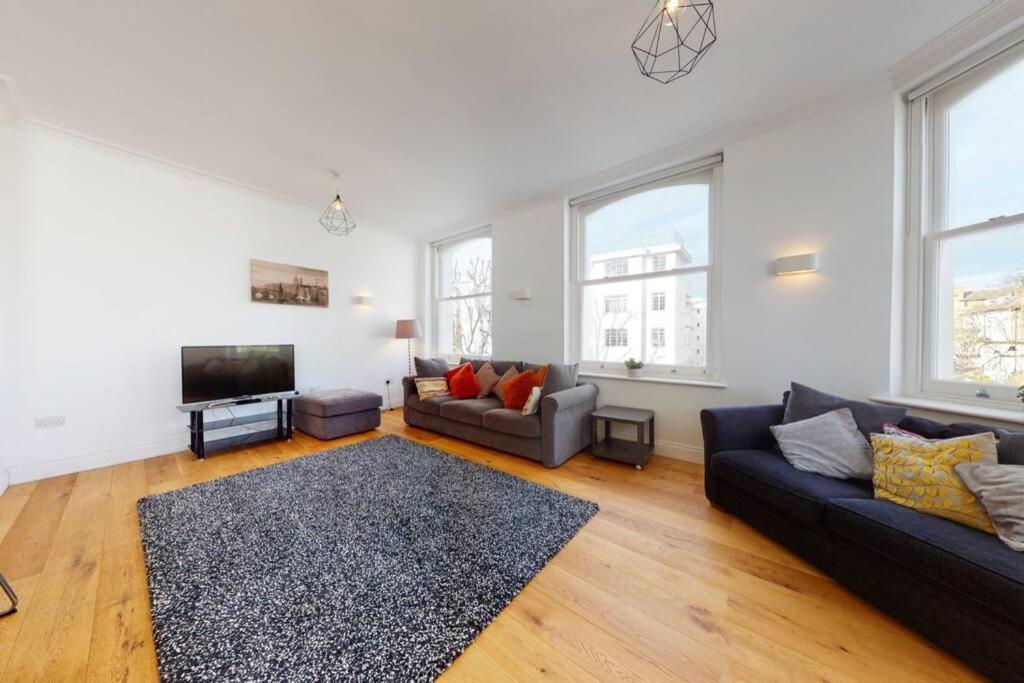 Superb 2 Bed Flat Camden 5 Min Walktube Station * Londres