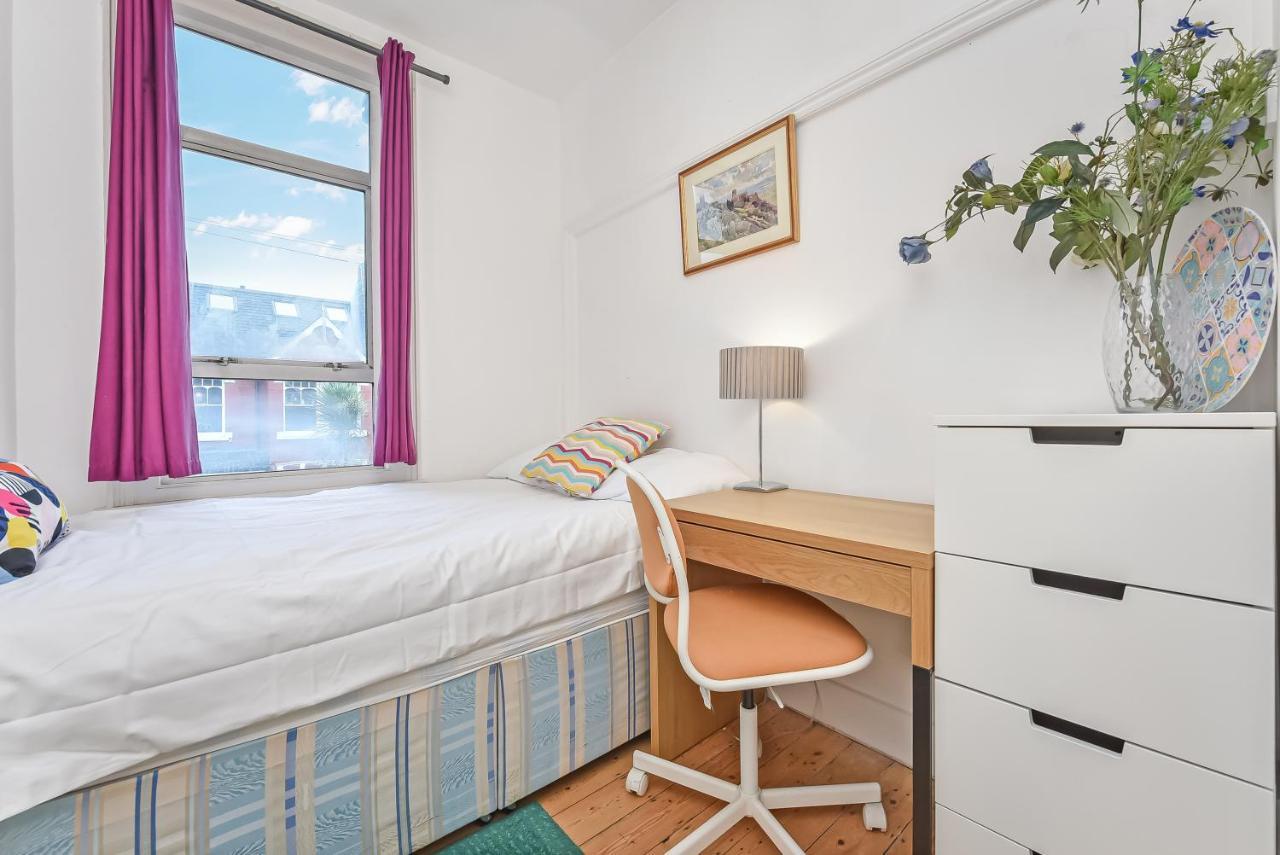 Appartement Groves 4 Bedroom, Shepherds Bush *