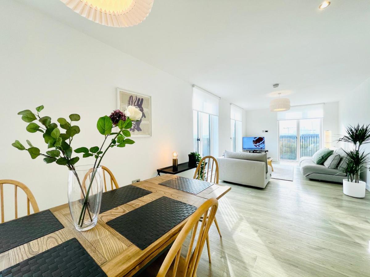 Panoramic Park And Penthouses Retreat Apartment London