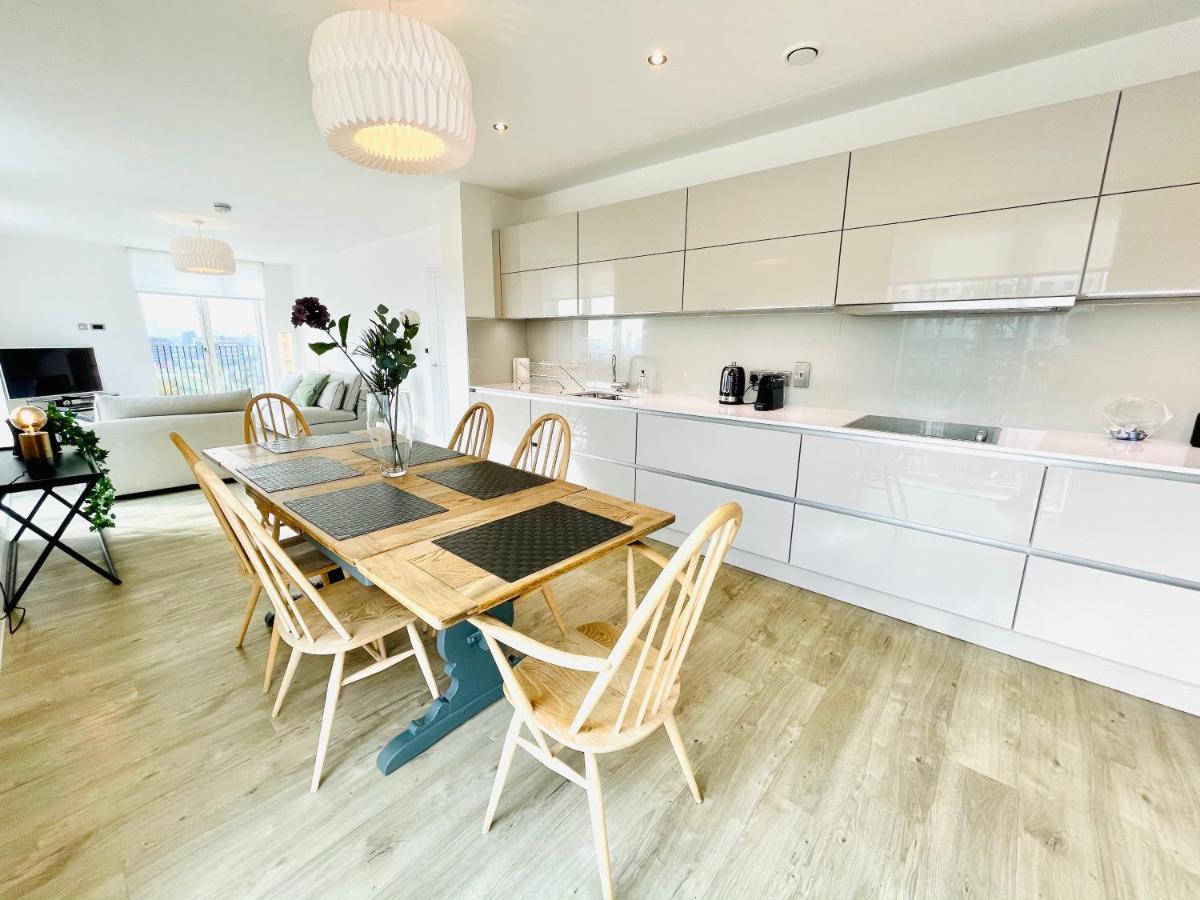 Panoramic Park And Penthouses Retreat Apartment London
