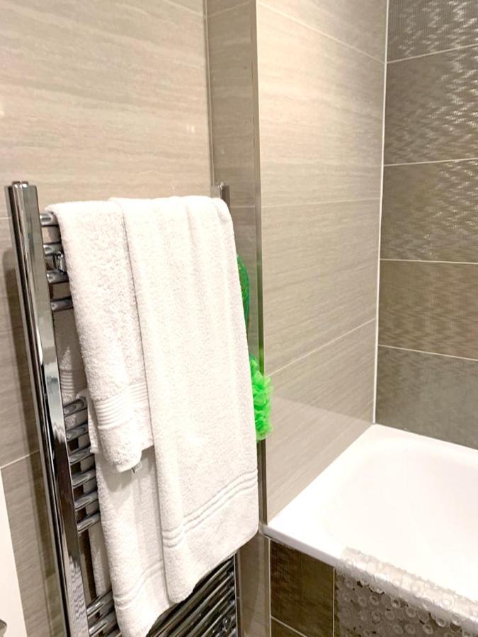 2 Bedrooms With View Balcony And Wifi At Greater Londres