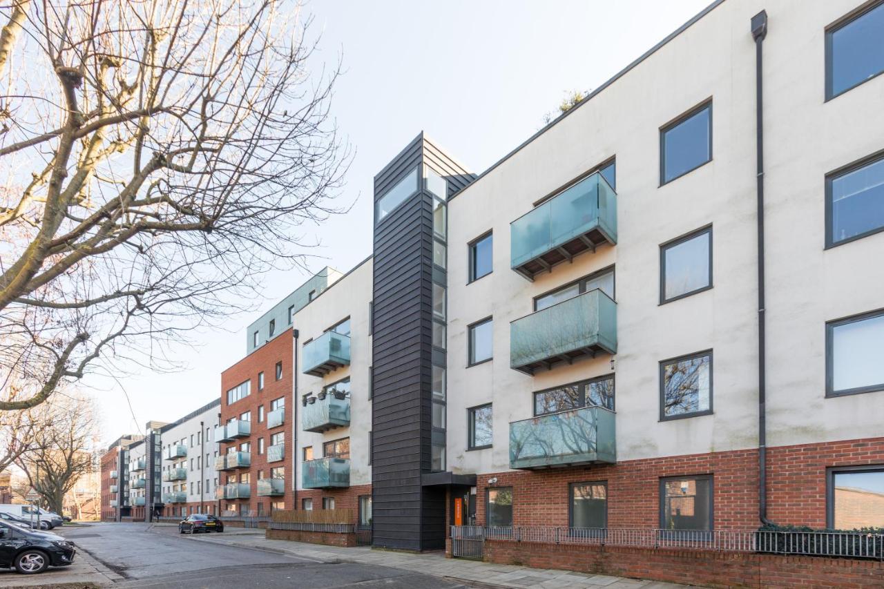 Luxury 2-bed Flat Parking And Close To The Tube Appartement *