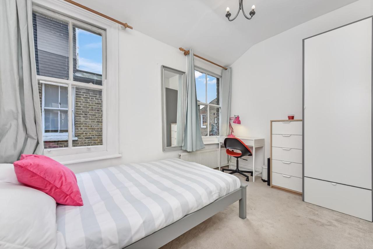 Groves 4 Bedroom, Shepherds Bush * Londres