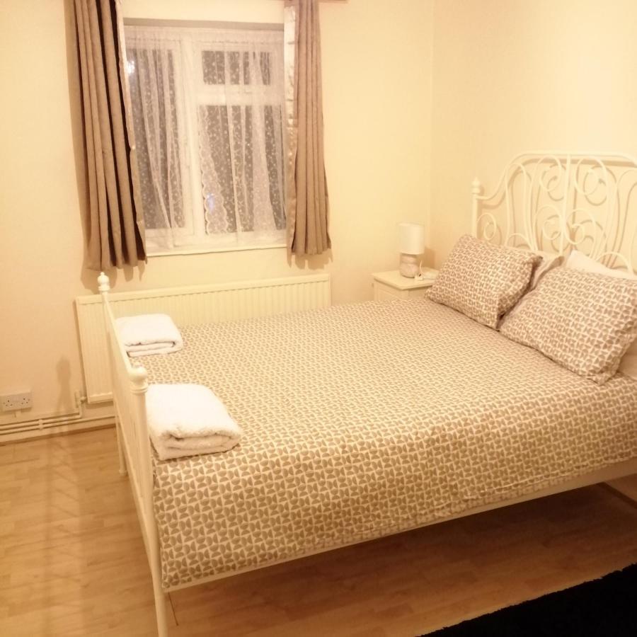 From Home, Great Community!! Appartement Londen
