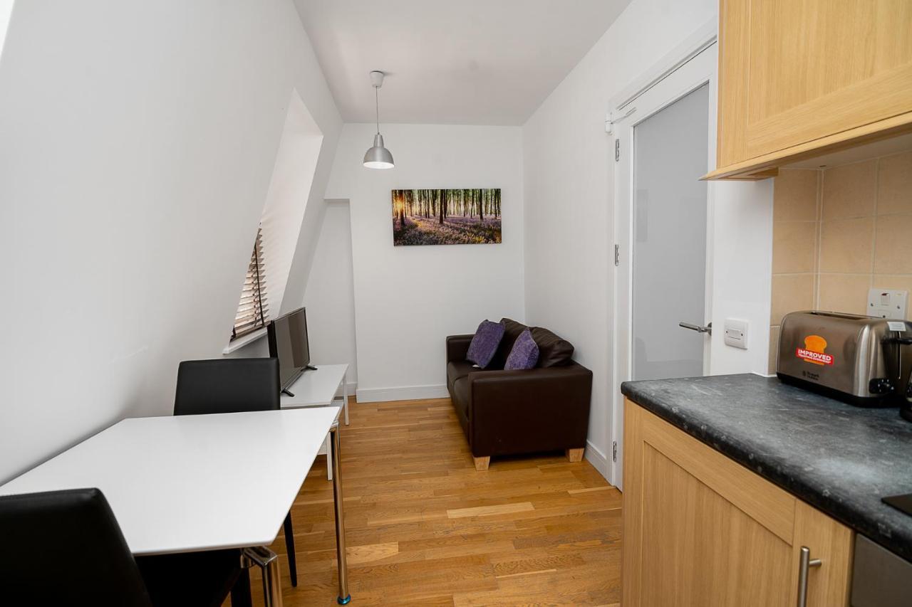 Modern 1 Bed Flat For Up To 2 People In Holborn, With Free Wifi Appartement