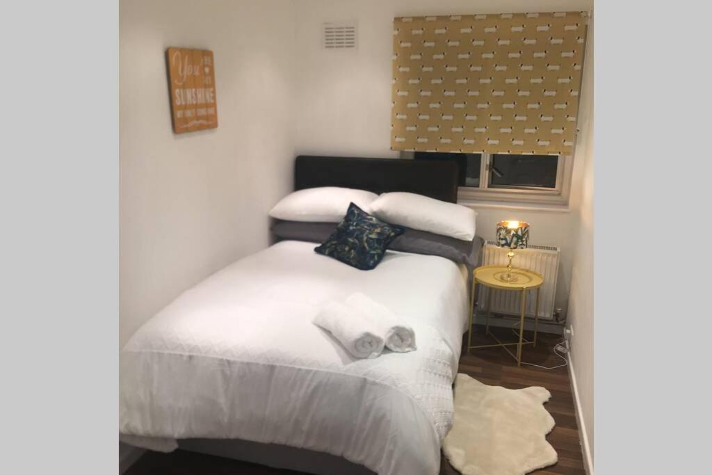 Apartamento Large 3 Bedroom In Gated Development Londres