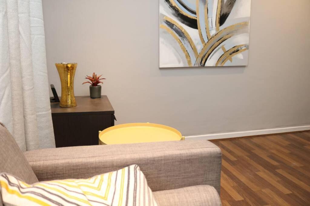 Large 3 Bedroom In Gated Development Londres