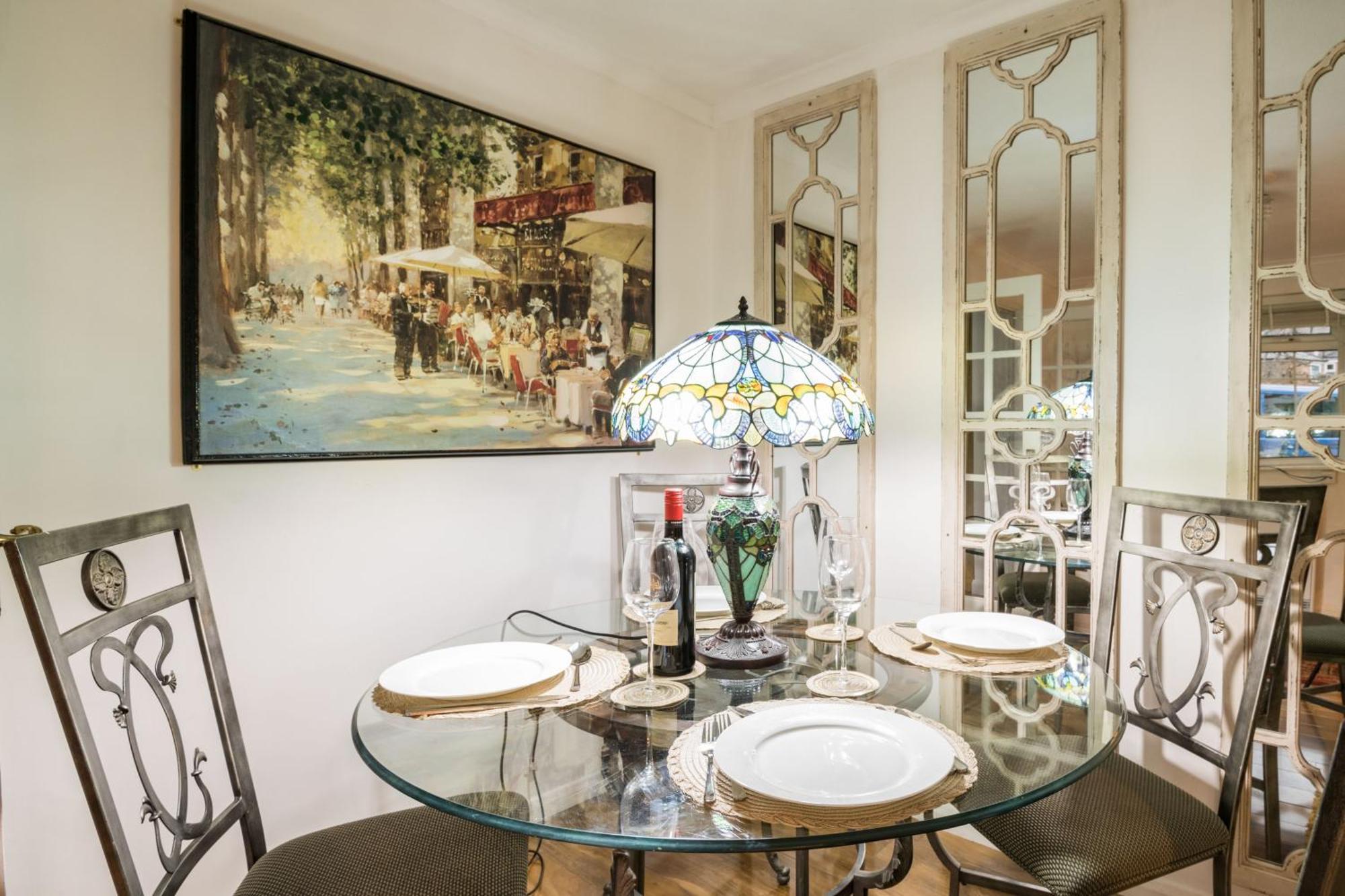 Exclusive In Acton By Underthedoormat Londres
