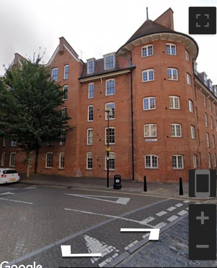 Charming 3-bed In Londres