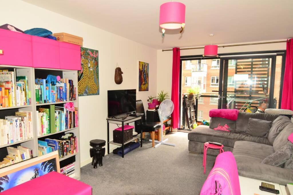 Modern 1 Bed Flat, Appartement
