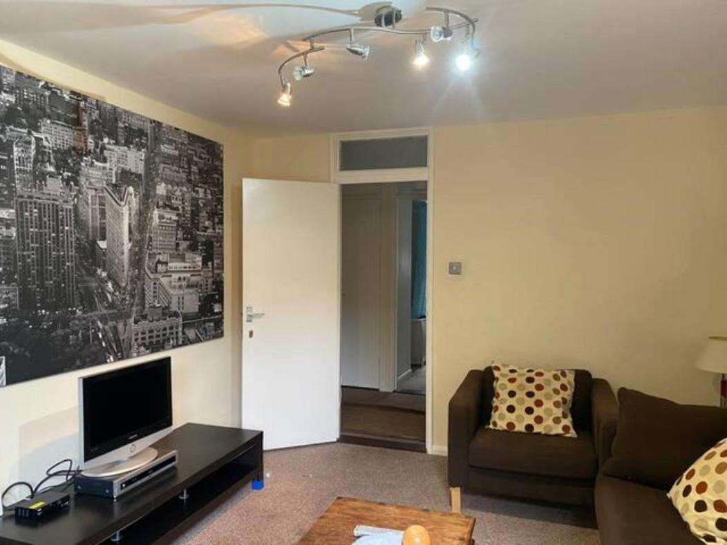 2 Bedroom With Patio - Ideal Location Zone 1 *