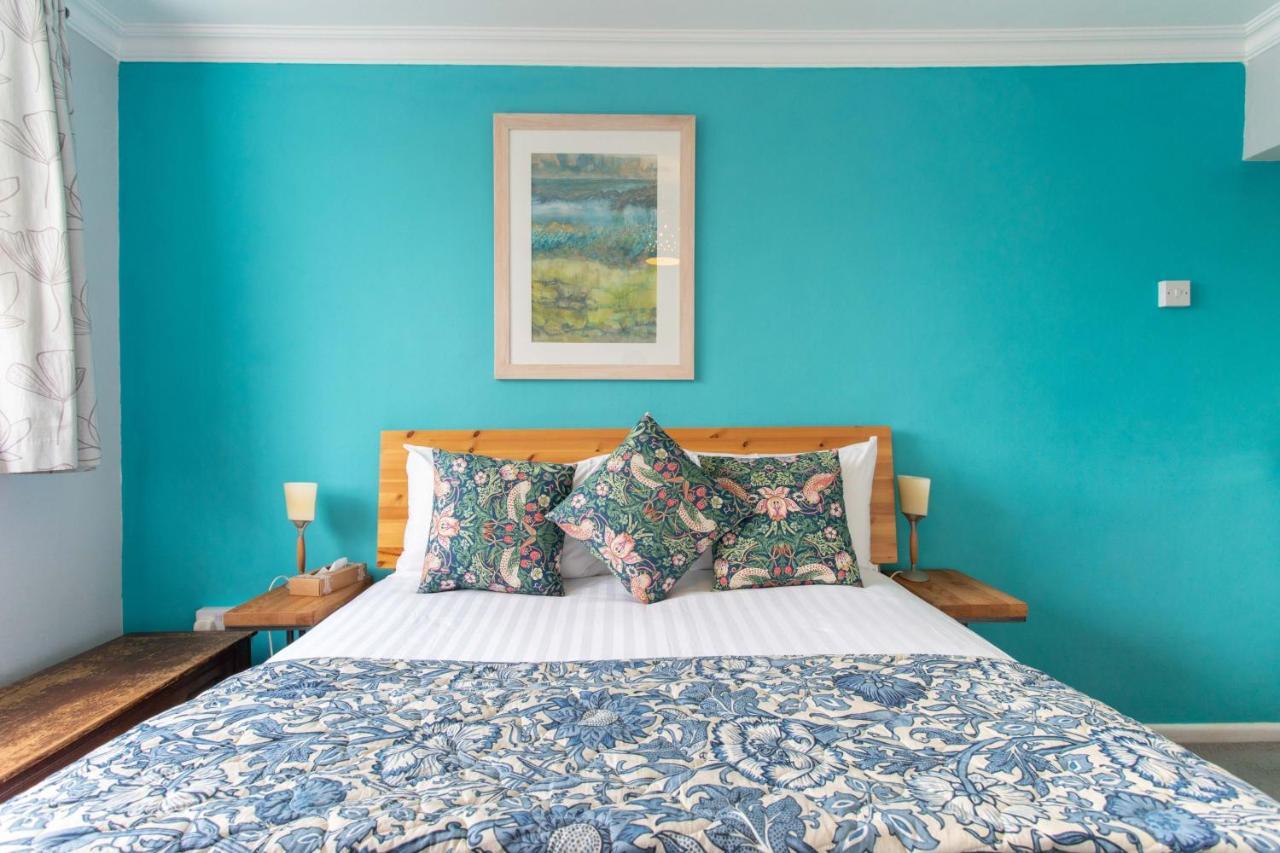 Pass The Keys - Putney Comfy