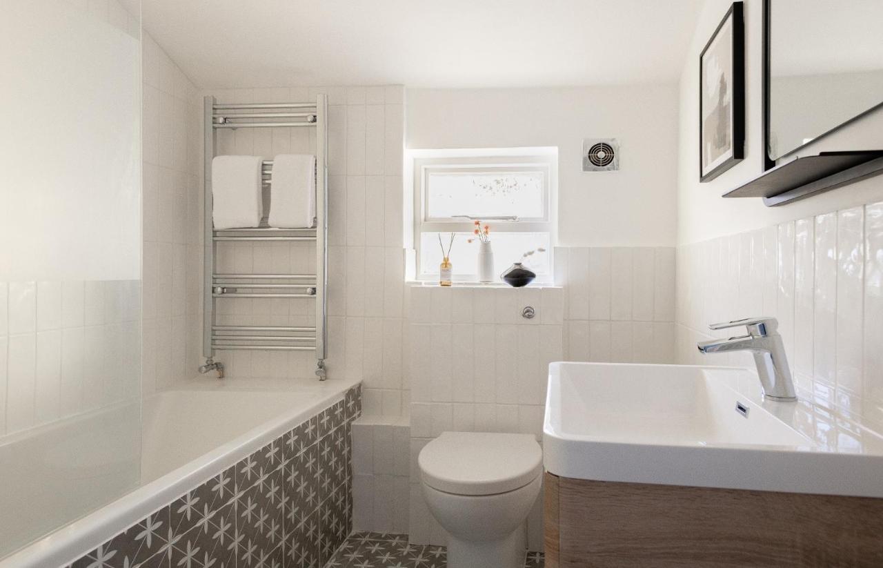 The Stoke Newington Common - Modern & Bright 3bdr Apartment London