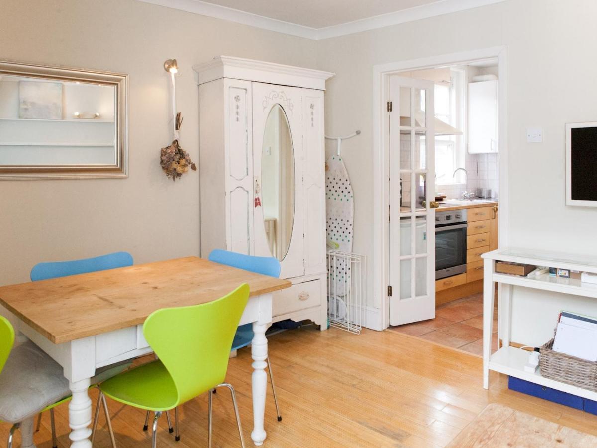 Apartamento Pass The Keys Roof Terrace Flat In Trendy & Chic Hampstead Londres