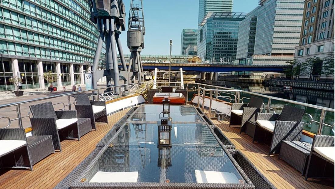 Absolute Pleasure Yacht Hotel Londen