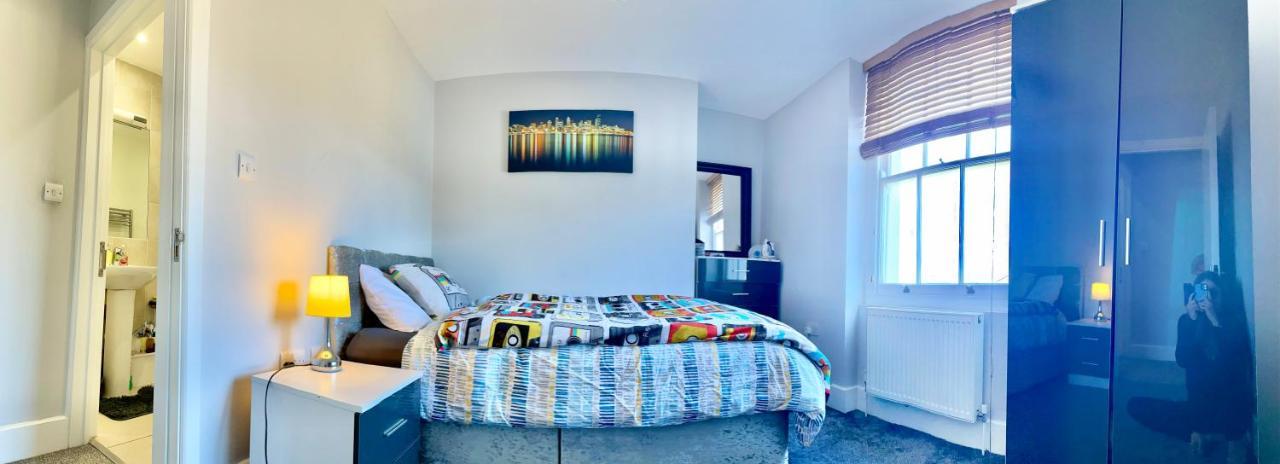 Pensión Camden Double Bedroom With Super Large King Bed