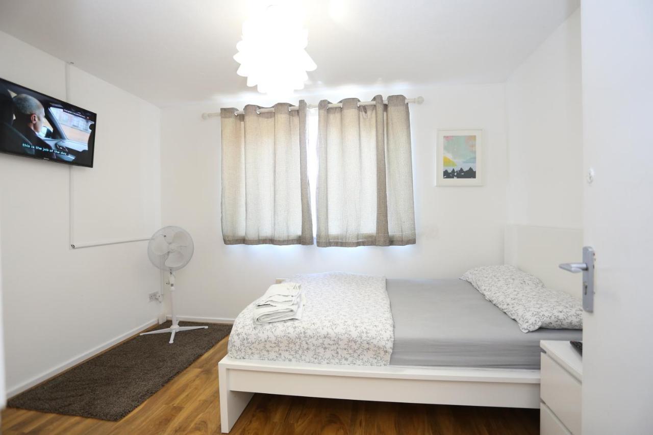 Beautiful 3 Beds House West Thamesmead London Сasa de vacaciones *