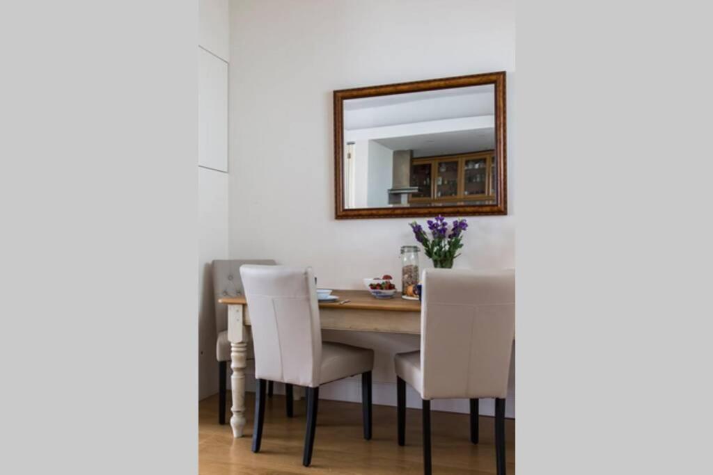 Сasa de vacaciones Beautiful Mews House, Conduit Mews, Paddington, W2