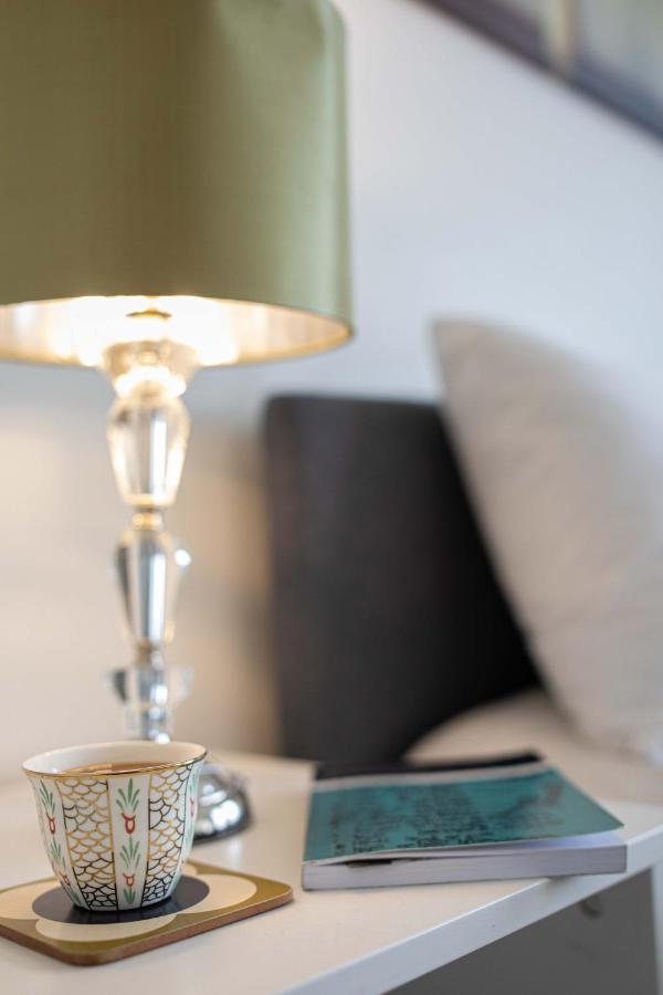 Thames-border Apartment London