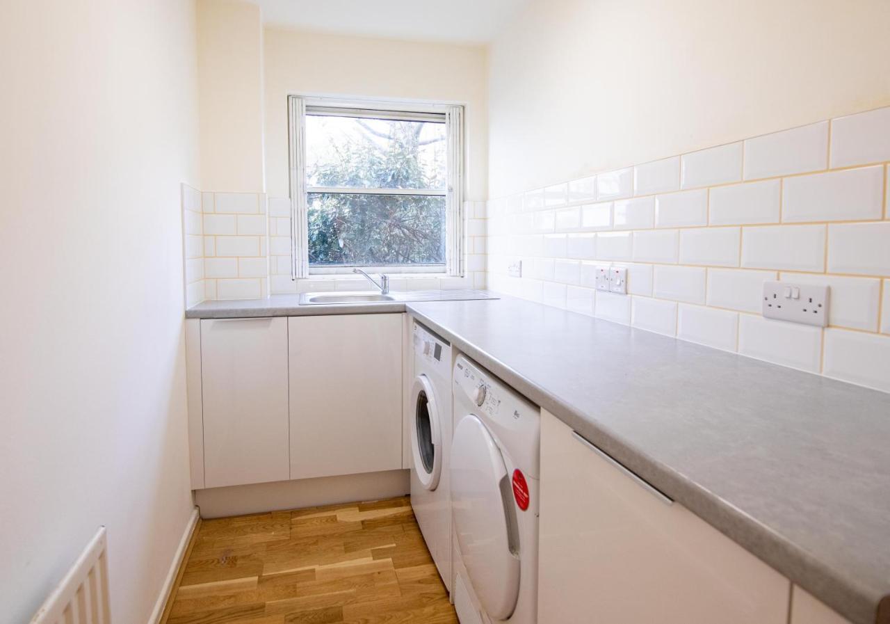 Thames-border Apartment *