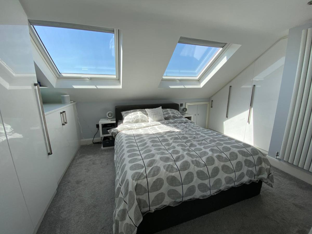3 Bed In Colliers Wood Londen